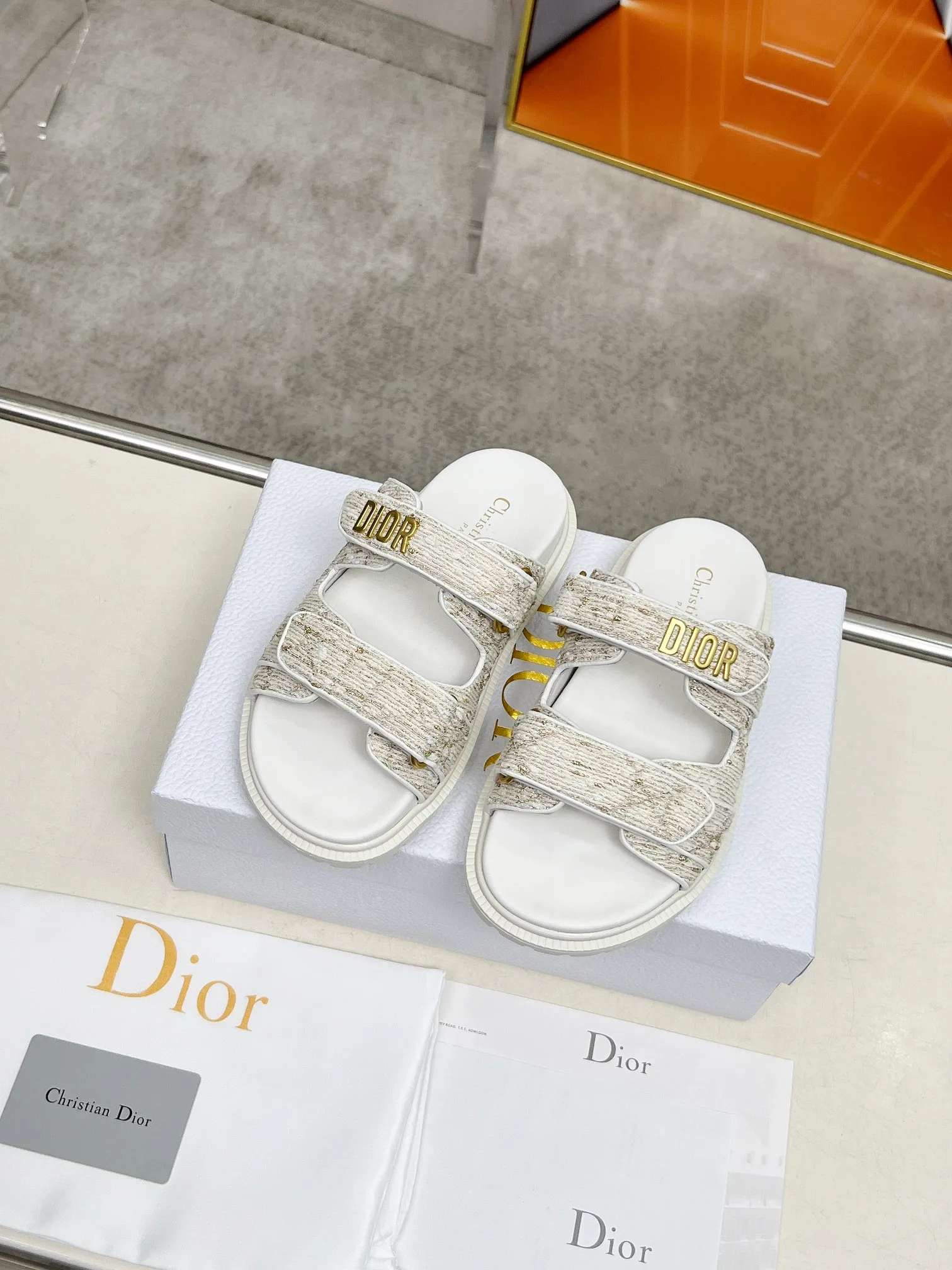 👟👟Ex-factory price 480👟👟Dior👏👏New classic style. 🔥Purchasing-level qualityThick-soled slippers popular in foreign counters. Upper➕Inner: original customized material, original mold opening of sole 1.1 (lightweight, code number 35-40 (41/42 can be customized)